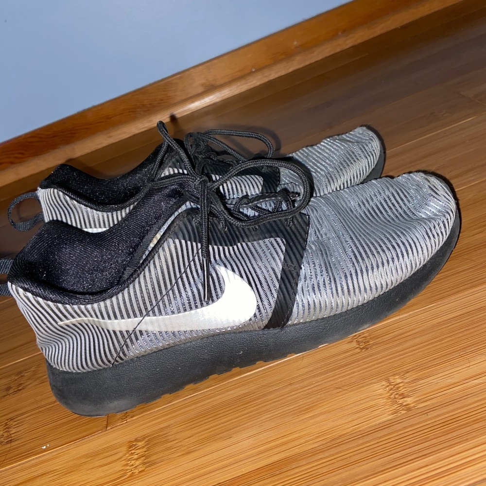 Nike silver and black roshe